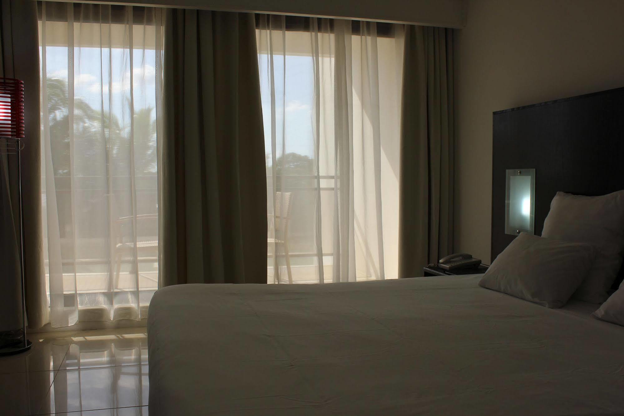Hotel Le Saint Denis Экстерьер фото