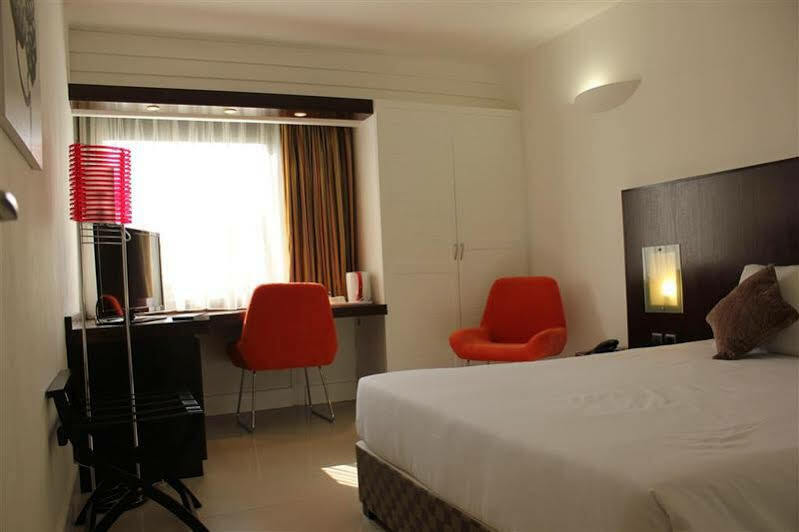 Hotel Le Saint Denis Экстерьер фото